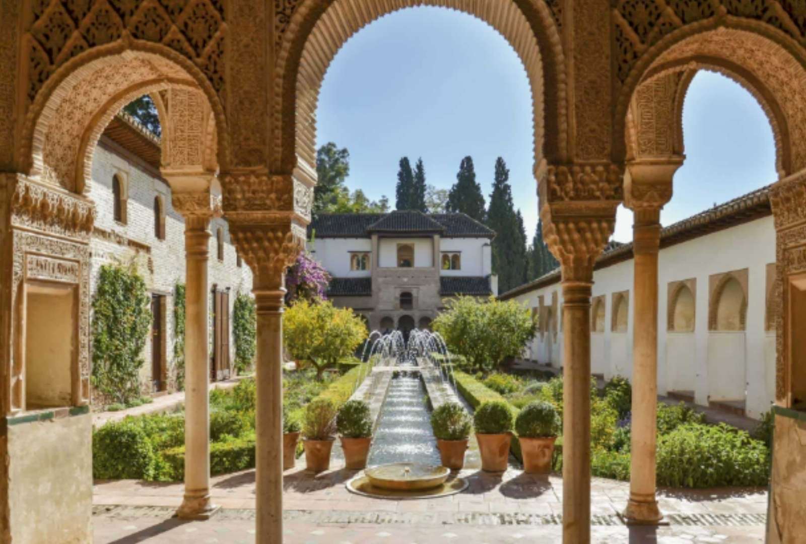 Exclusive Tour of the Royal Alcázar & Santa Cruz Quarter
